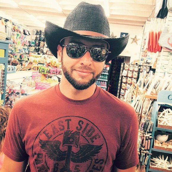 Meet your Posher, Luiz - Picture 1 of 1